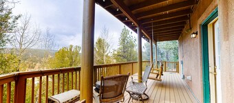 Classic Mountain Home w/ Stunning Views, WiFi, Private Hot Tub & Fireplace