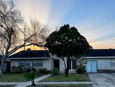 3 Bedroom Home with Pool near South Padre Island