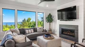 Smart TV, fireplace