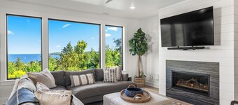 Luxury Condo with Awesome View of Sister Bay