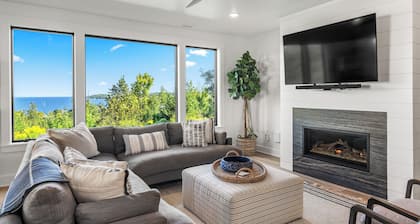 Luxury Condo with Awesome View of Sister Bay