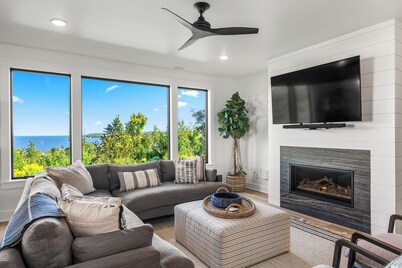 Luxury Condo with Awesome View of Sister Bay