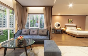 Suite Senior, 1 Tempat Tidur Queen | Seprai premium, minibar, dan brankas