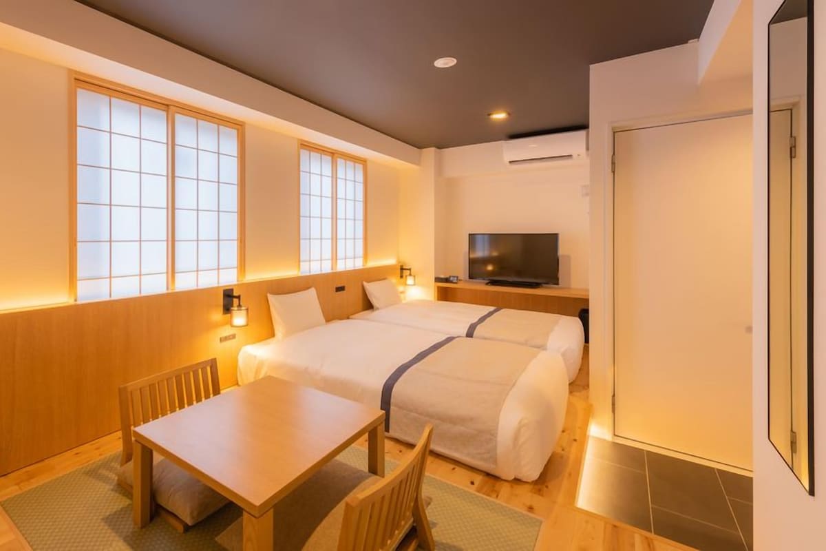 Semi Western-style Room
