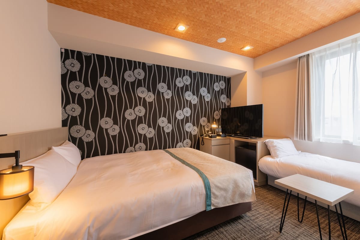 Camera doppia, 1 letto matrimoniale con divano letto, non fumatori (140cm Simmons Double Bed) | Insonorizzazione, Wi-Fi gratuito, lenzuola