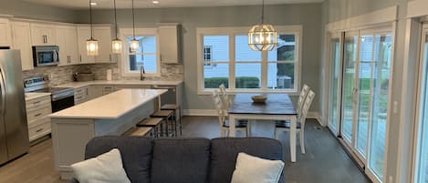 Smart TV, fireplace, books, stereo