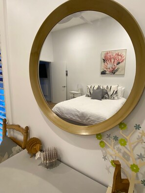 2 makuuhuonetta, työpöytä, silitysrauta/-lauta, ilmainen Wi-Fi