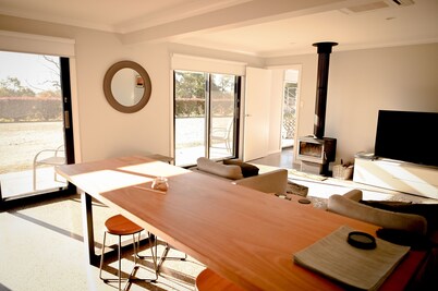 Farm Escape - Stunning Southern Highlands Views, Pet Friendly, private