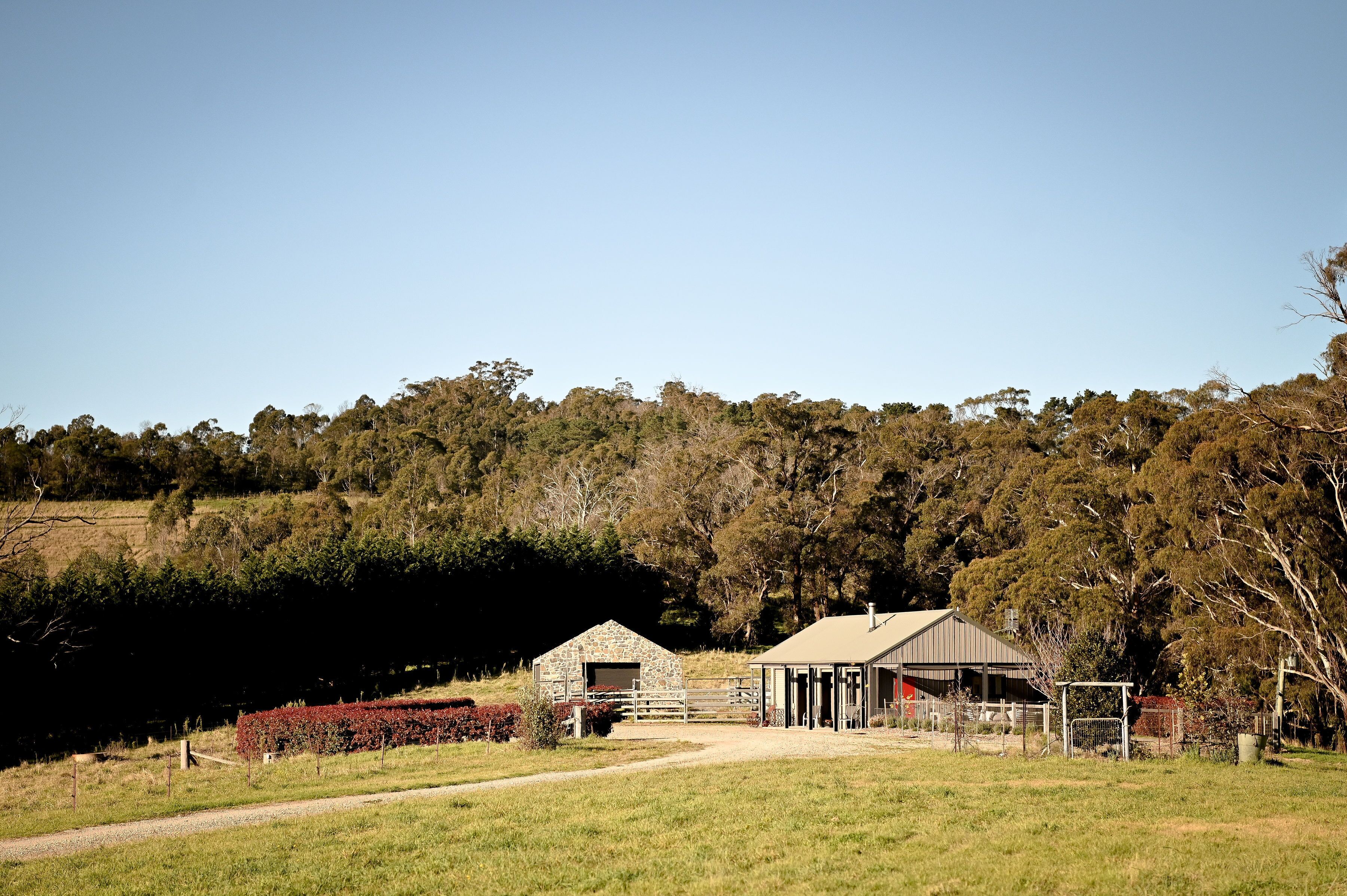 *Farm Escape* sleeps 6, stunning Southern Highlands Views, Pet Friendly, private