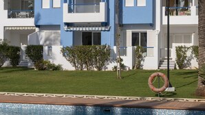 A modern building with balconies and a swimming pool in the foreground. - Cala Blanca, low, 2 bedrooms, by Bookindenia (Dénia)