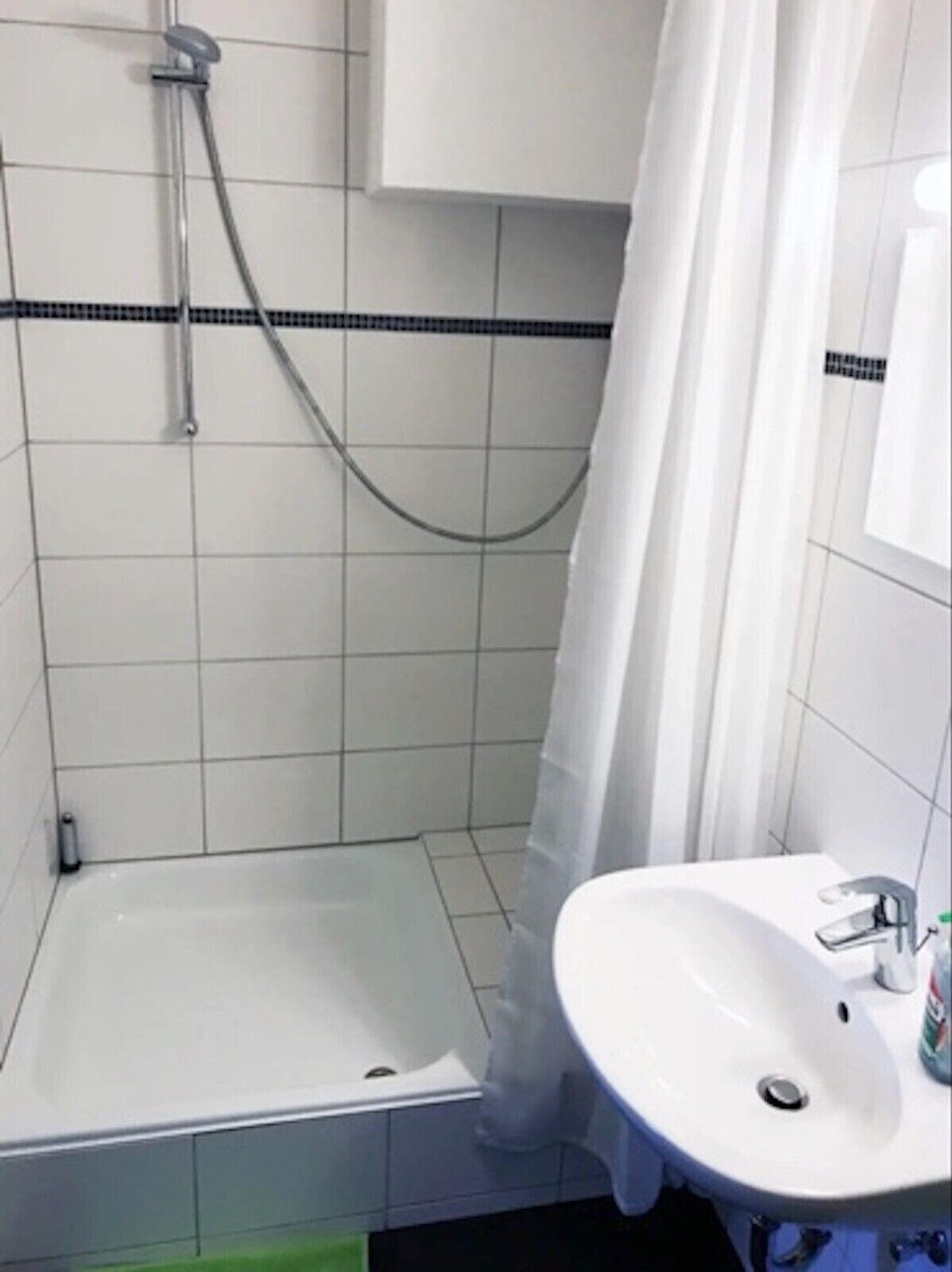 Dusch, hårtork och handdukar