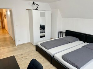 1 habitación, tabla de planchar con plancha, wifi gratis y ropa de cama 