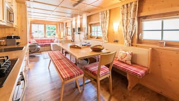 KĂŒhlschrank, Mikrowelle, Ofen, Herdplatte