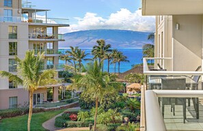 Property grounds - Maui Resort Rentals: Honua Kai – 6BR + Den Resort Residence, 4500+ Combined Sq. Ft., Oceanfront Views, BBQ on Balcony! (Lahaina)