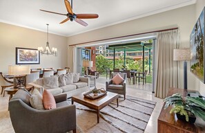 Televisión, reproductor de DVD y estéreo