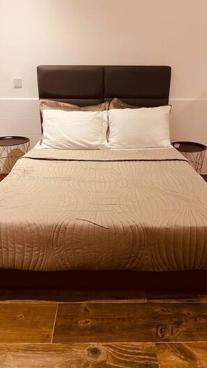 2 quartos, ferros/tábuas de passar roupa, Wi-Fi, roupa de cama