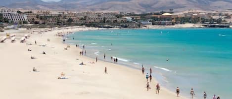 Una spiaggia nelle vicinanze