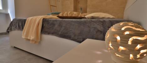 2 makuuhuonetta, silitysrauta/-lauta, vuodevaatteet