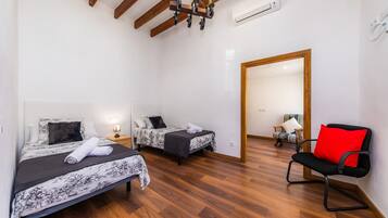 2 Schlafzimmer, Schreibtisch, BĂŒgeleisen/BĂŒgelbrett, kostenloses WLAN