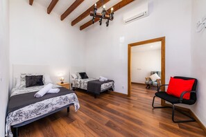 2 bedrooms, desk, iron/ironing board, free WiFi