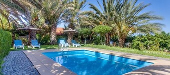 Villa Morera avec vue montagne, piscine, Wi-Fi rapide, jardin et terrasse. Parking disponible.