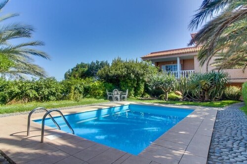 Villa Morera mit Bergblick, Pool, schnellem WLAN, Garten und Terrasse; Parkplatz vorhanden