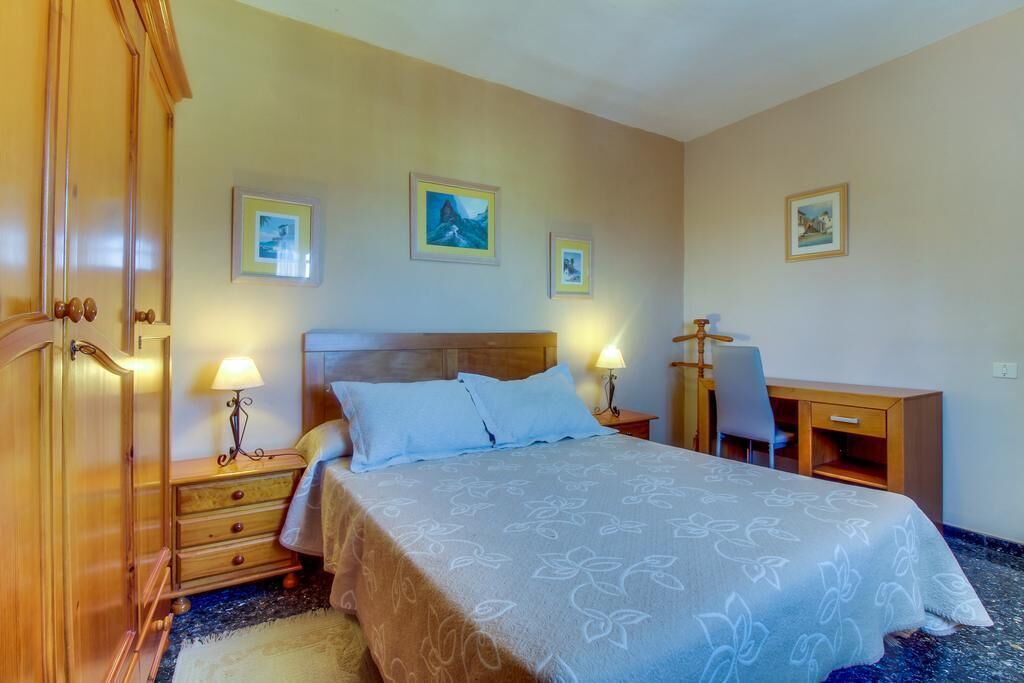 3 dormitorios, tabla de planchar con plancha, wifi gratis y ropa de cama