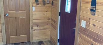 Off season SPECIAL! Prices are slashed! 2bd-1barh with outdoor covered tv area