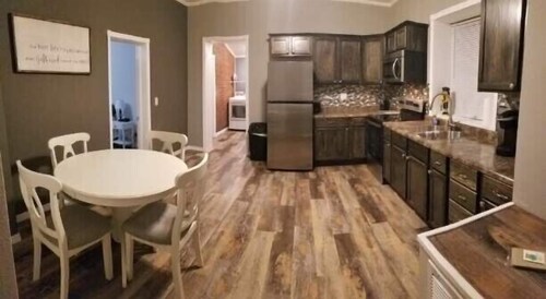 Off season SPECIAL! Prices are slashed! 2bd-1barh with outdoor covered tv area