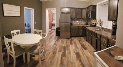 Off season SPECIAL! Prices are slashed! 2bd-1barh with outdoor covered tv area