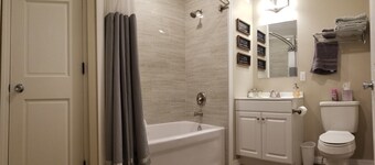2bd-1bth-3beds.  With golden tee arcade! Outdoor covered patio with tv