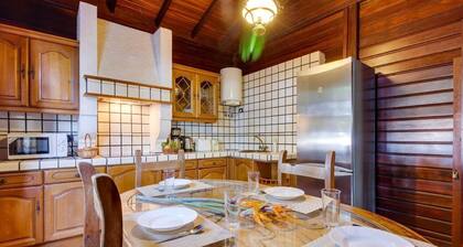 Villa Mimosa, Bergblick, Pool, schnelles WLAN, Garten und Terrasse; Parkplatz verfügbar