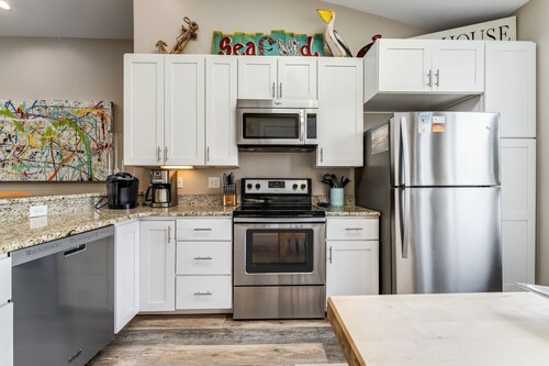 Cape Villa - Luxury Bay View Retreat in Secluded Dunes, Steps from the Beach