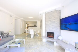 Télévision, cheminée