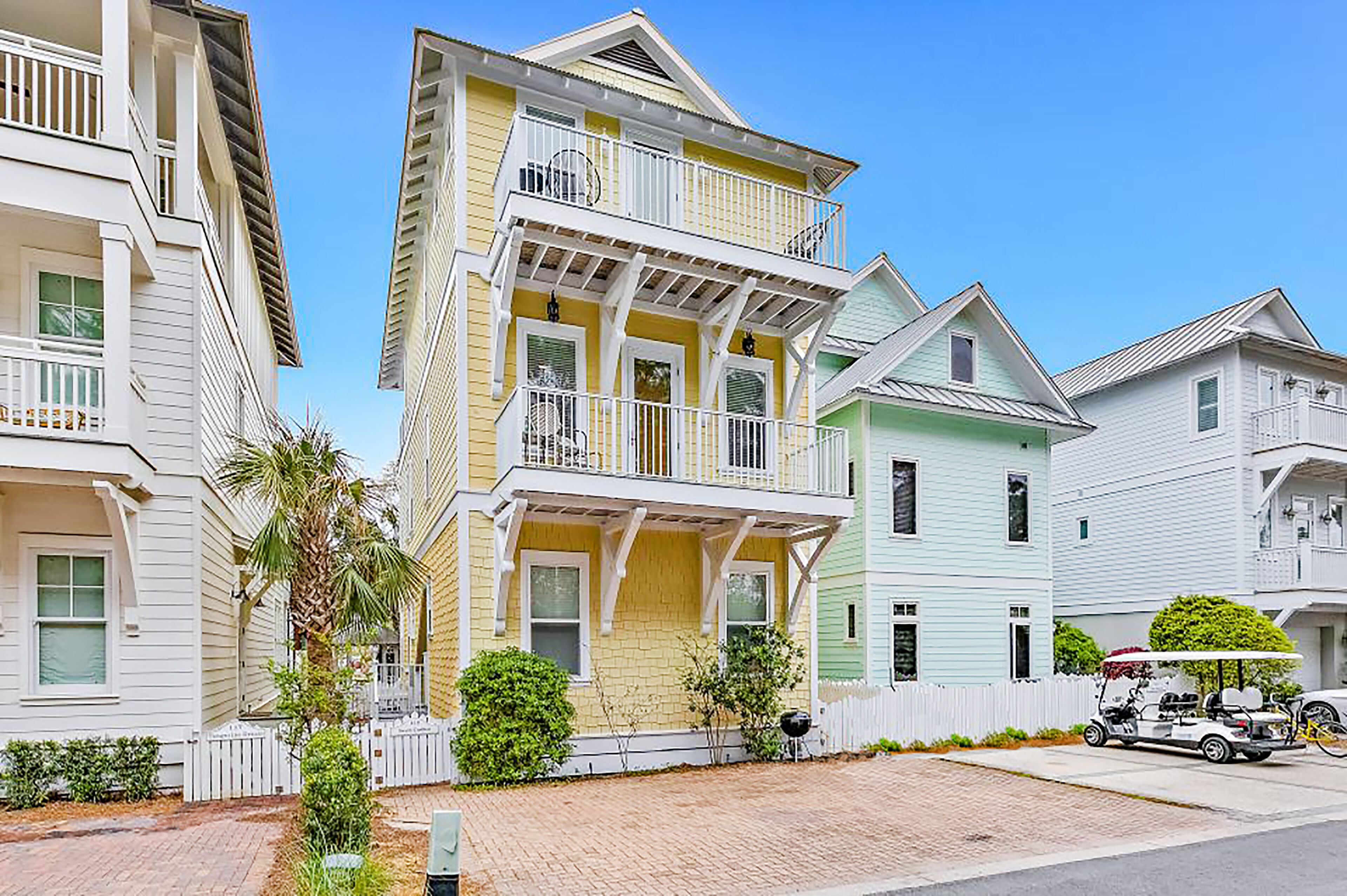 Sunny Home with Shared Pool, High-Speed WiFi, Washer/Dryer, and Central AC