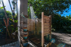 A wooden structure with a showerhead, surrounded by plants and a gravel path. - Executive Family 4BR Princeville Home by beaches & the park w/AC, SPA and Bikes (Princeville)