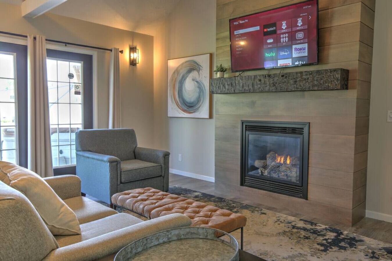 Smart-tv och eldstad