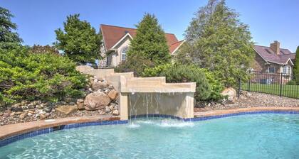 Romantic Cottage with Kitchen & Private Hot Tub
