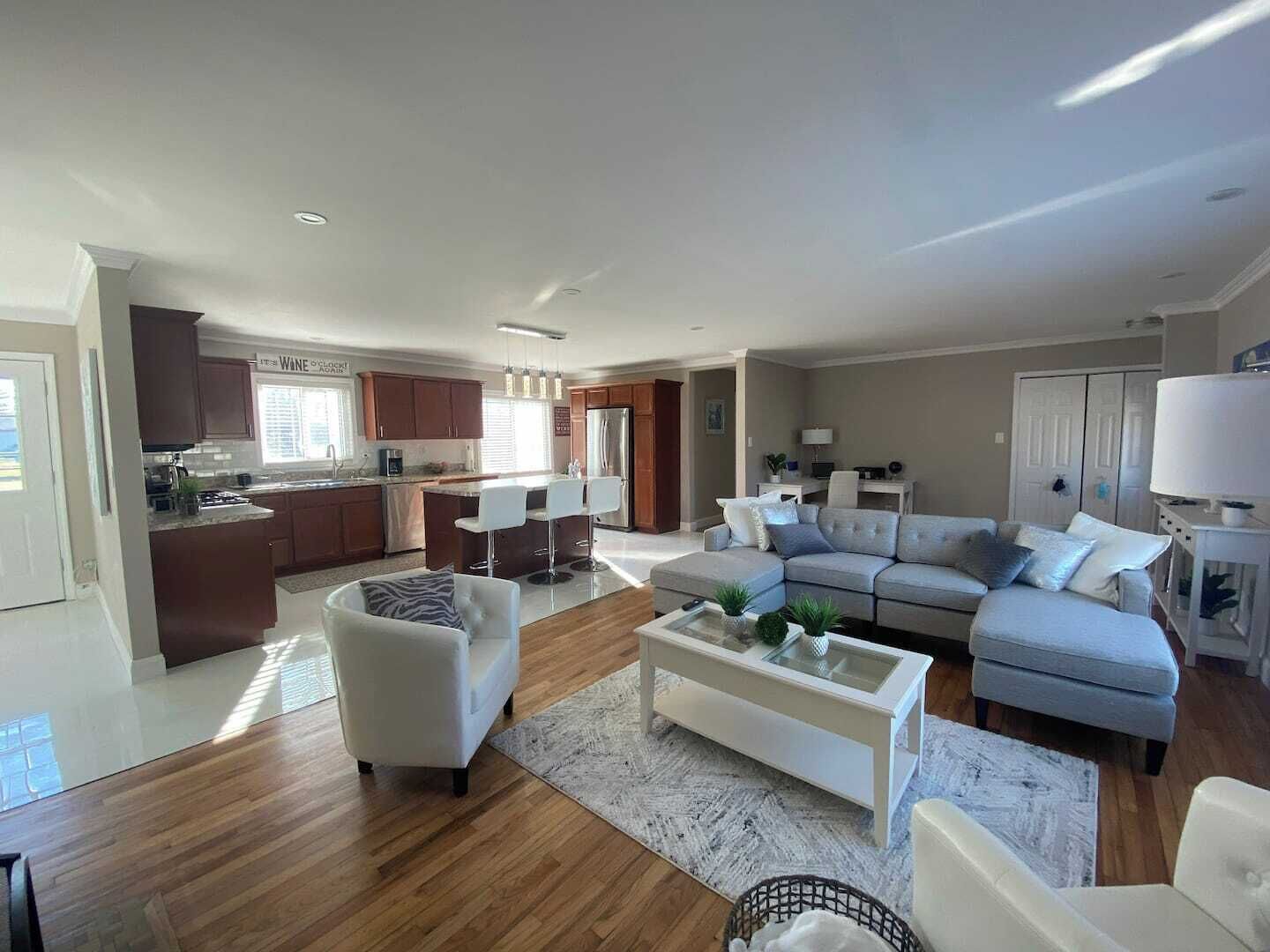 Smart-TV, peis og kontorer