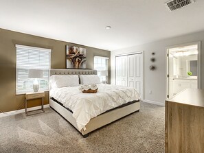 4 bedrooms, iron/ironing board, WiFi, bed sheets