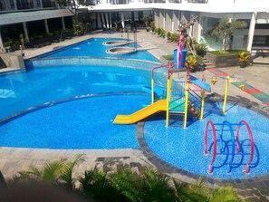 室外游泳池