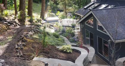 Quiet 4 bedroom Home with Hot Tub nestled in the woods