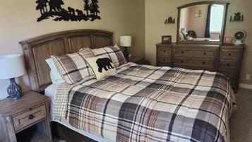 4 Schlafzimmer, Schreibtisch, Bügeleisen/Bügelbrett, Reisekinderbett