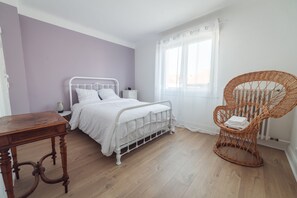 2 slaapkamers, een strijkplank/strijkijzer, reisbedje, wifi