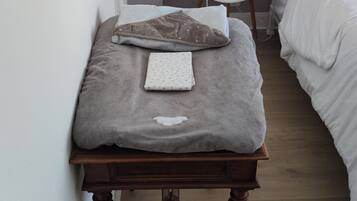 2 bedrooms, iron/ironing board, travel cot, WiFi