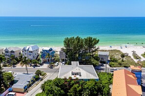 Beach nearby, sun-loungers, beach towels