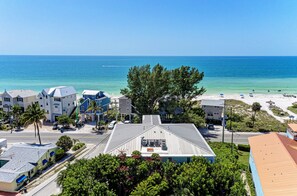 Beach nearby, sun loungers, beach towels - Beautiful condo with gorgeous Gulf views and Pool! (Bradenton Beach)