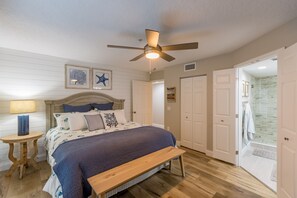 2 bedrooms, free WiFi, bed sheets - Beautiful condo with Pool, close to beach and peeks of Gulf (Bradenton Beach)