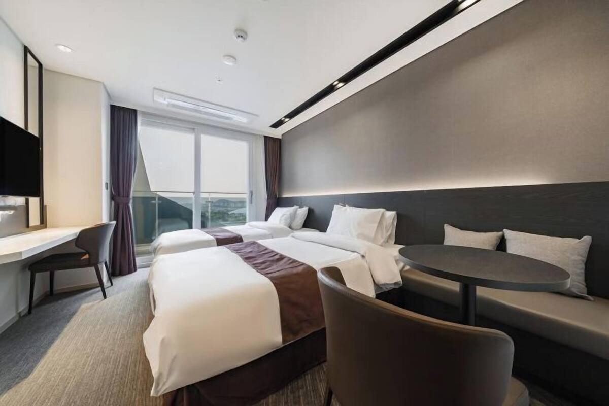 Premium bedding, desk, laptop workspace, iron/ironing board (on request)