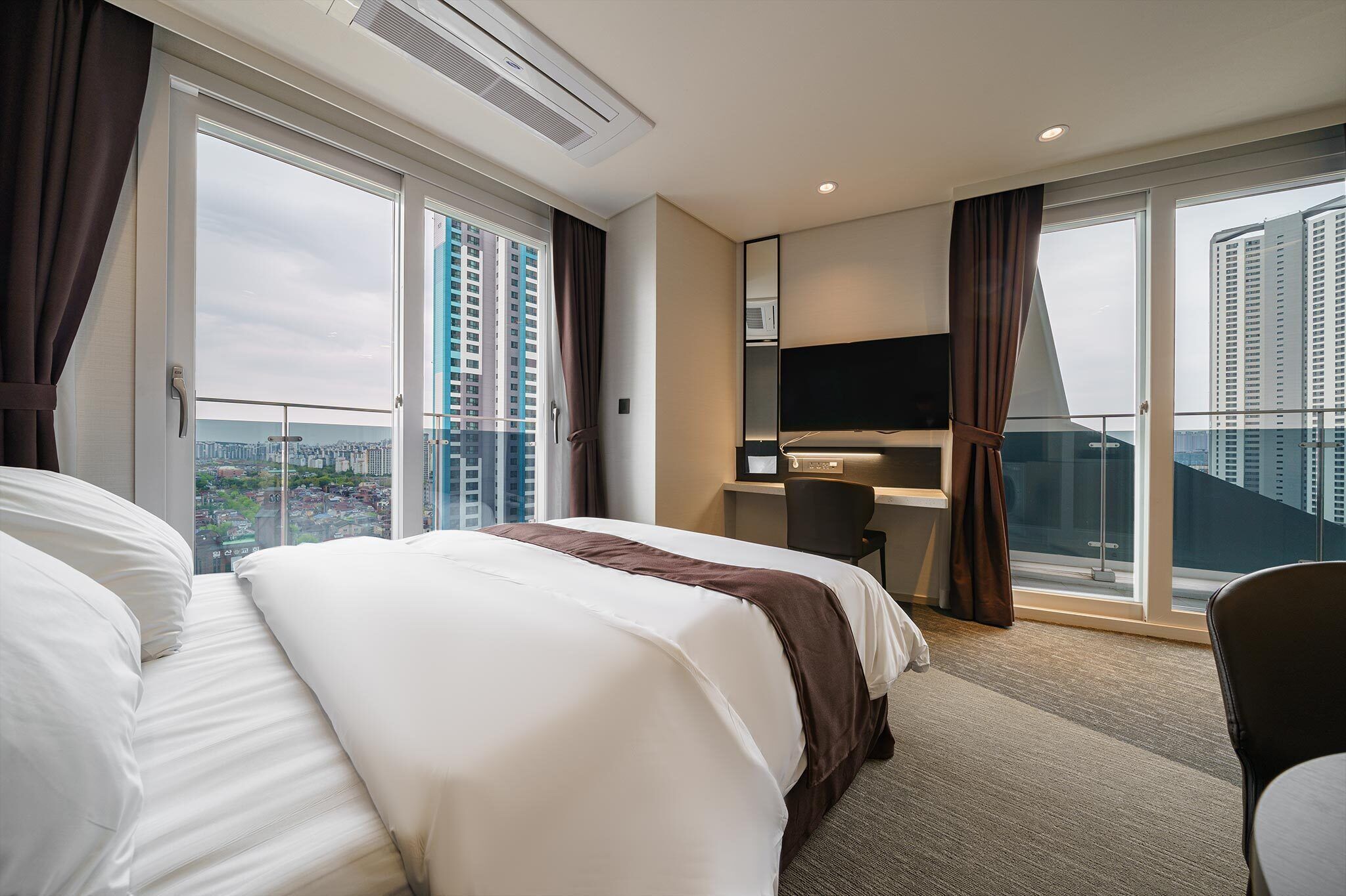 deluxe double room | 1 bedroom, premium bedding, desk, laptop workspace